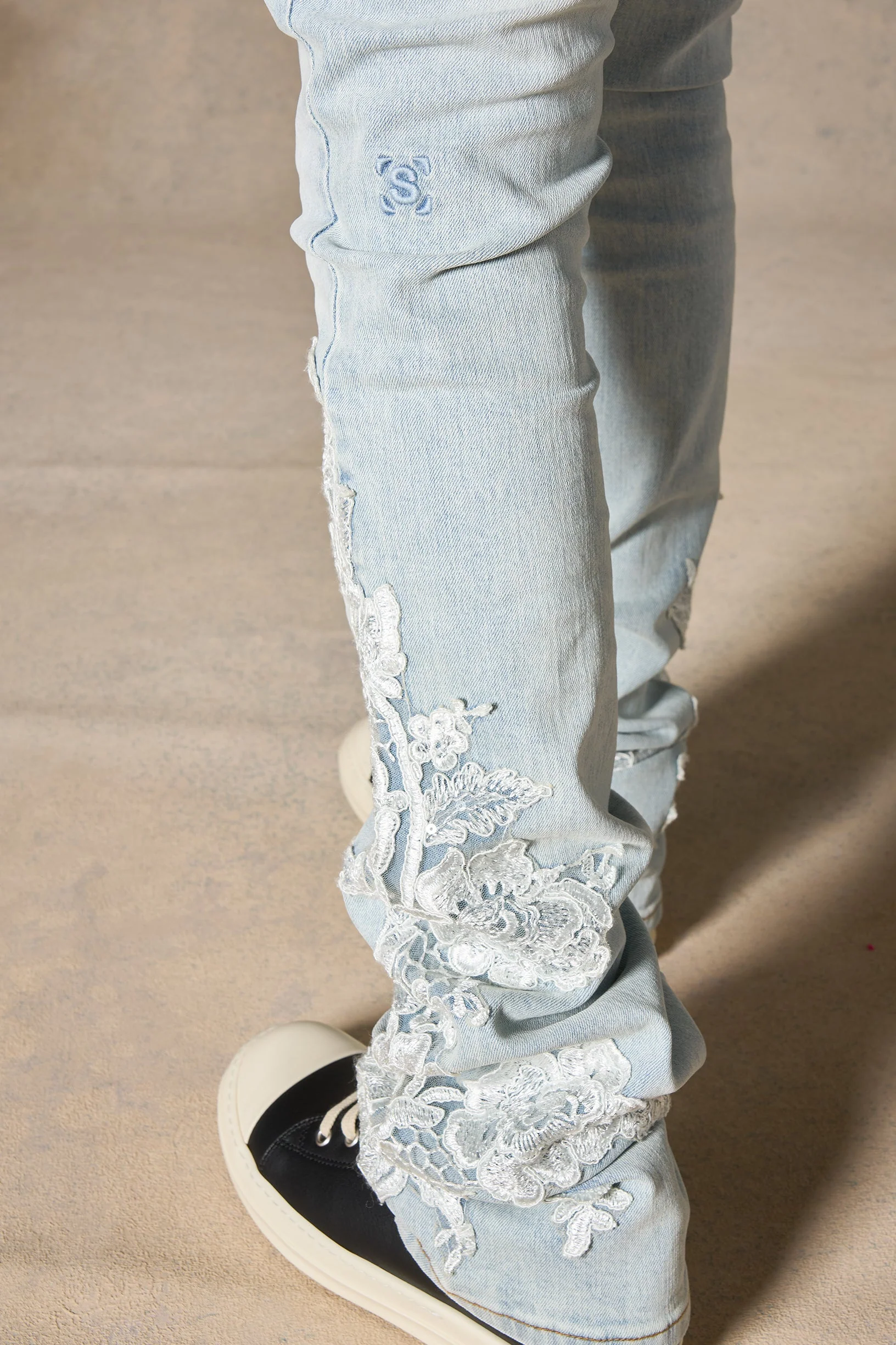 "GARDEN" Stacked Jeans - Image 9
